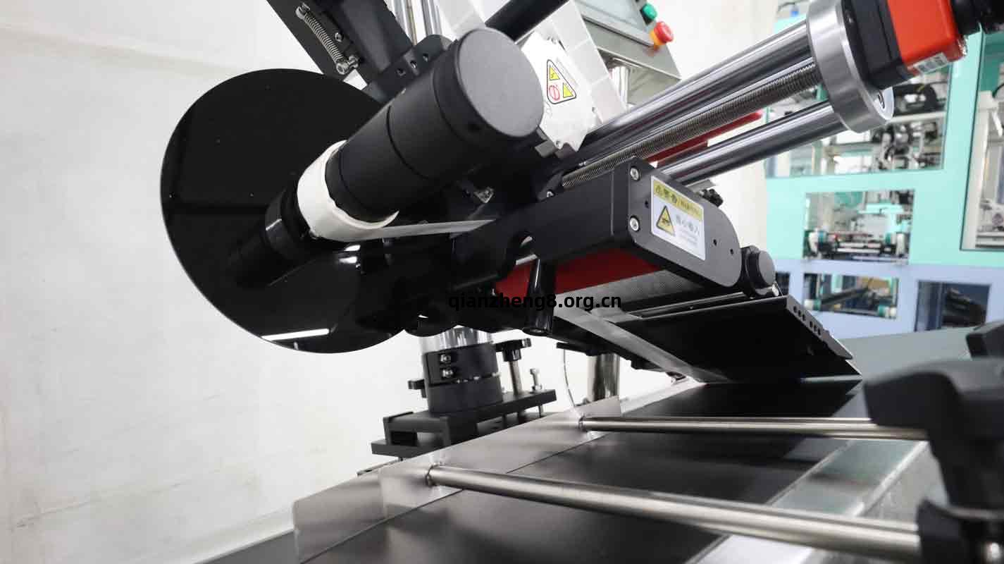 物(wu)流(liu)包裹面(mian)單貼標機:自動(dong)分(fen)頁,高(gao)效(xiao)精(jing)準(zhun)省人工(gong)