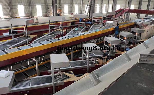 高臻快(kuai)遞(di)包(bao)裹(guo)分(fen)揀(jian)機適配(pei)異形件小件,分(fen)揀(jian)準確率99.99%